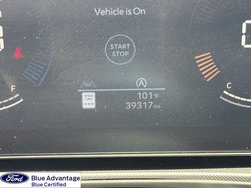 Used 2024 Hyundai Santa Fe SE FWD image 2