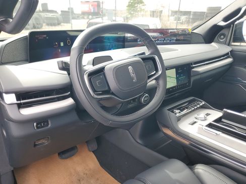 New 2026 Lincoln Navigator Reserve image 14