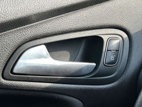 Used 2018 Ford Focus SE FWD image 26