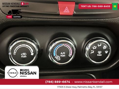 Used 2017 Jeep Renegade Altitude image 23