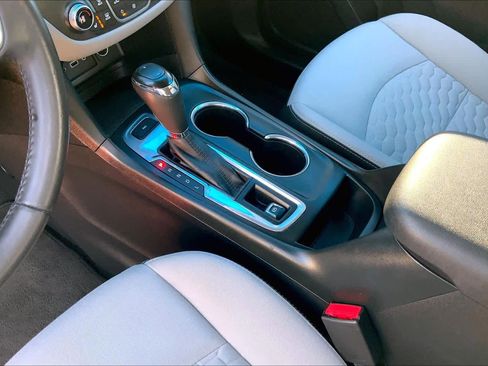 Used 2019 Chevrolet Equinox LT image 16