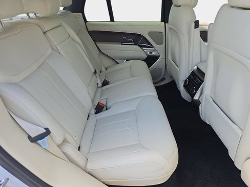 Certified 2025 Land Rover Range Rover SE AWD/4WD image 11