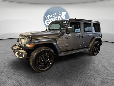 Used 2025 Jeep Wrangler Unlimited Sahara image 8