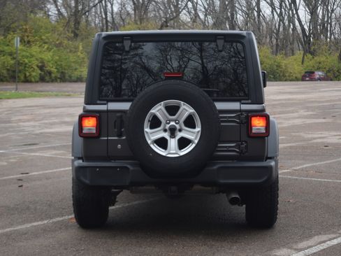 Used 2018 Jeep Wrangler Unlimited Sport S image 25