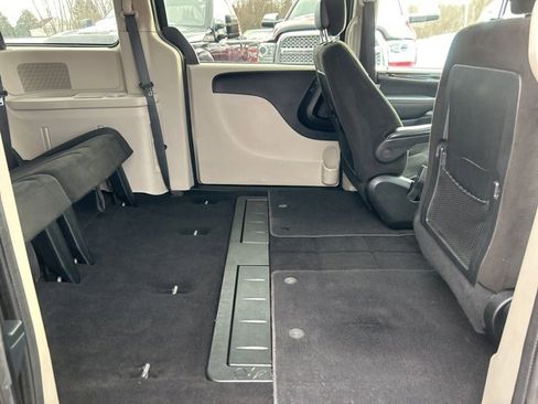 Used 2017 Dodge Grand Caravan SE image 19