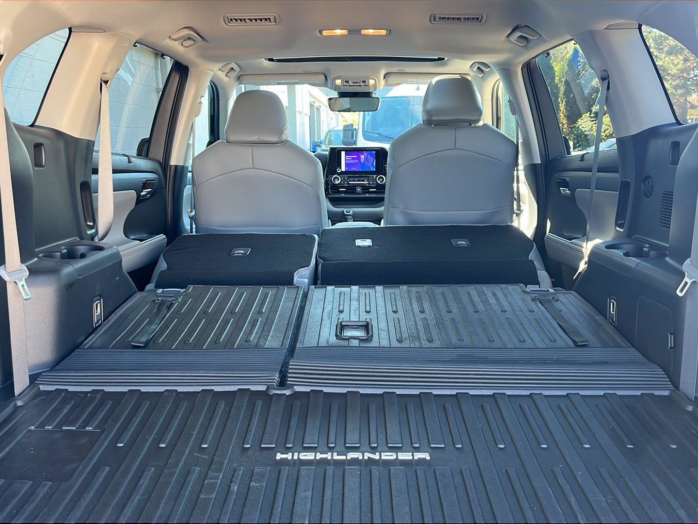 Used 2024 Toyota Highlander XLE AWD/4WD image 24