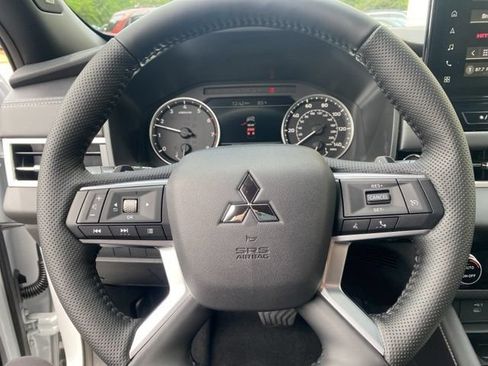 New 2026 Mitsubishi Outlander LE FWD image 10