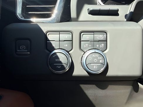 Used 2023 GMC Sierra 1500 Denali Ultimate AWD/4WD image 11