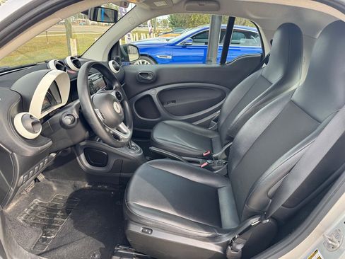 Used 2016 smart fortwo pure image 13