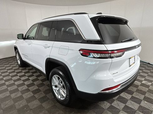 Used 2023 Jeep Grand Cherokee Laredo AWD/4WD image 5