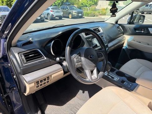 Used 2017 Subaru Outback 2.5i Premium AWD/4WD image 7