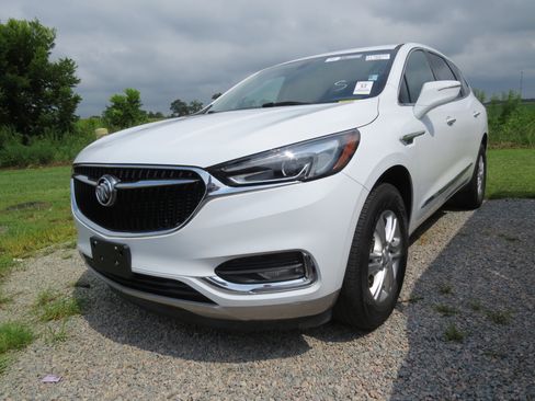 Used 2021 Buick Enclave Essence image 13
