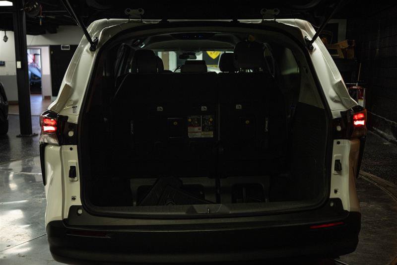 Used 2024 Toyota Sienna LE AWD/4WD image 7