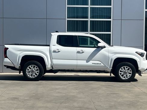 Used 2024 Toyota Tacoma SR5 AWD/4WD image 3