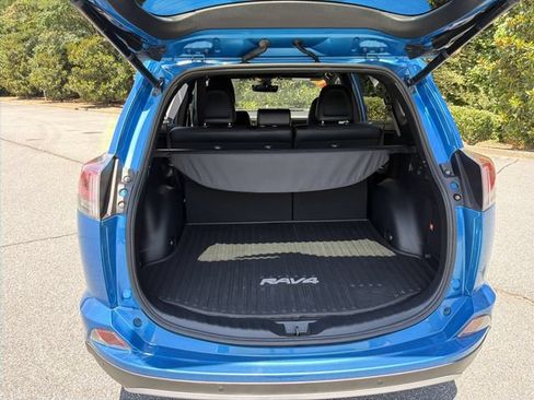 Used 2018 Toyota RAV4 SE w/ Advanced Technology Package FWD image 20