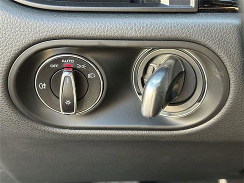 Used 2024 Porsche Macan image 16