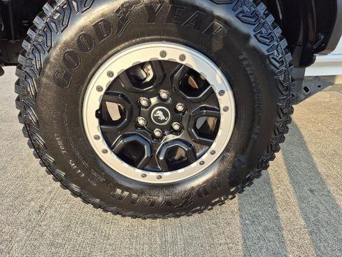 Certified 2023 Ford Bronco Outer Banks w/ Sasquatch Package image 24