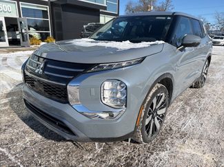 Used 2025 Mitsubishi Outlander SEL video 1