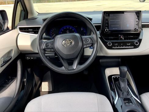 Used 2022 Toyota Corolla LE FWD image 6