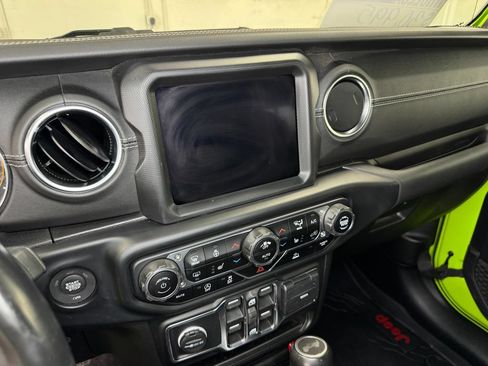 Used 2021 Jeep Wrangler Unlimited Sahara w/ Uconnect 4C Nav & Sound Group AWD/4WD image 18