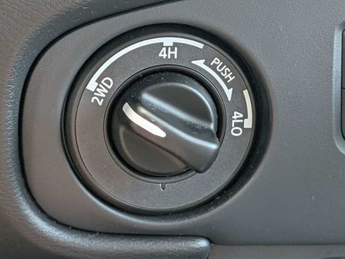 Used 2024 Nissan Frontier SV w/ SV Convenience Package AWD/4WD image 23