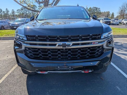 Used 2022 Chevrolet Tahoe Z71 w/ Luxury Package AWD/4WD image 2