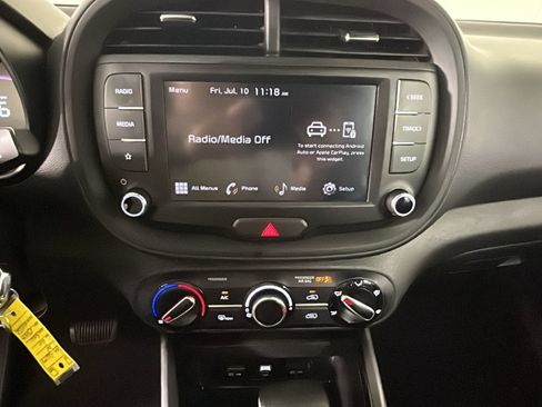 Used 2024 Kia Soul LX FWD image 23