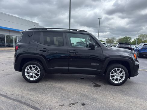 Used 2020 Jeep Renegade Latitude w/ Cold Weather Group AWD/4WD image 4
