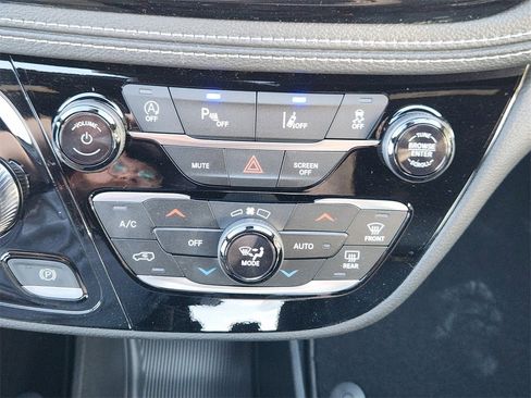 New 2026 Chrysler Pacifica Select image 14