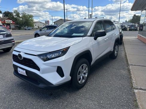 Used 2022 Toyota RAV4 LE image 3