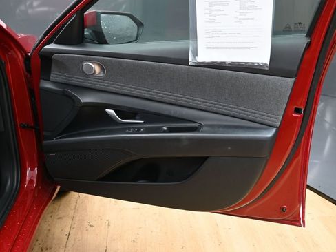 Used 2023 Hyundai Elantra Limited w/ Preferred Accessory Package FWD image 39