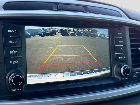 Used 2019 Kia Sorento SX image 14