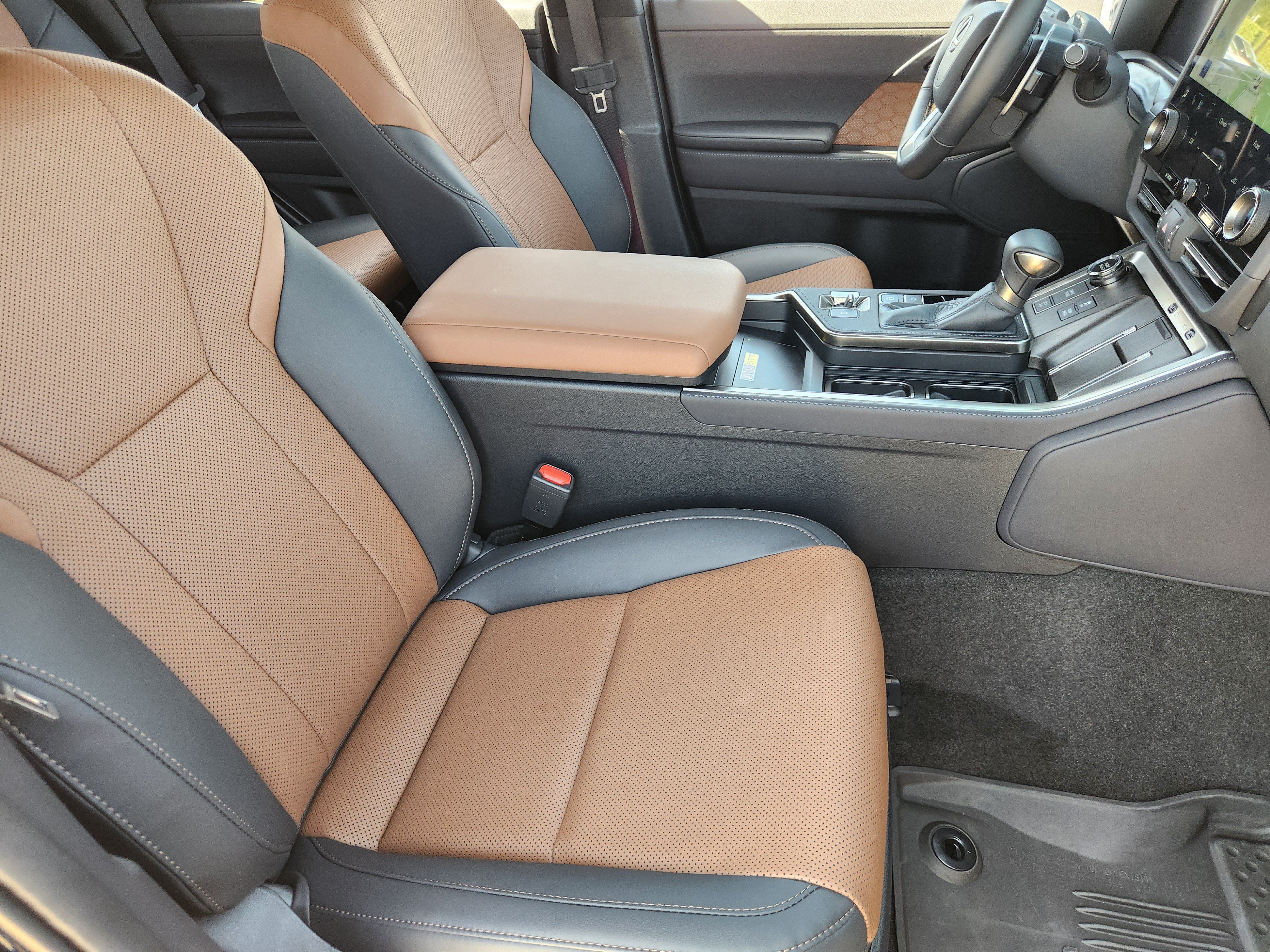 Certified 2026 Lexus GX 550 w/ Cold Area Package AWD/4WD image 9