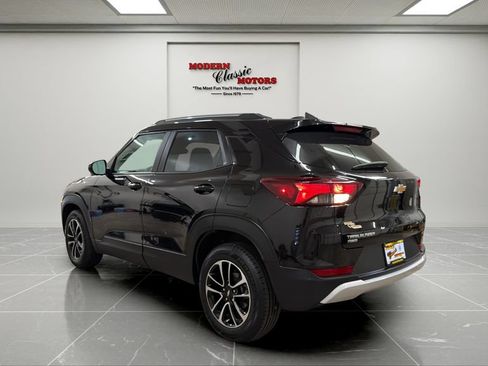 Used 2025 Chevrolet TrailBlazer LT AWD/4WD image 3