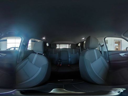 Used 2025 Chevrolet Blazer LT FWD image 42