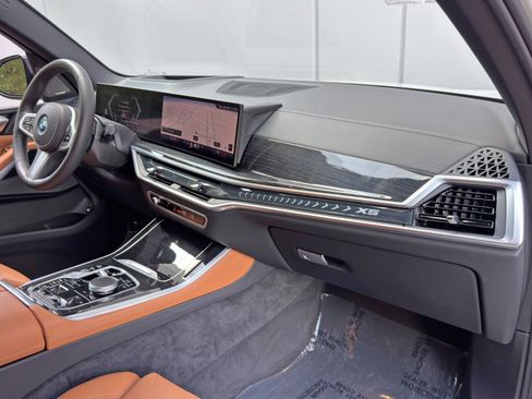 Used 2024 BMW X5 xDrive50e w/ M Sport Package AWD/4WD image 15