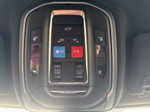 New 2025 Jeep Grand Cherokee Altitude image 20