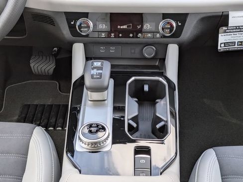 New 2026 Mitsubishi Outlander SE FWD image 17