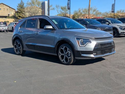 New 2025 Kia Niro EX Touring image 2