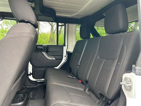 Used 2017 Jeep Wrangler Unlimited Sport w/ Quick Order Package 24S AWD/4WD image 28
