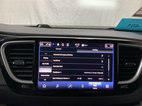 Used 2023 Chrysler Pacifica Touring-L FWD image 31