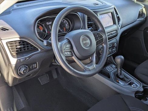 Used 2019 Jeep Cherokee Latitude w/ Popular Appearance Group image 10