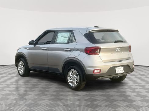 Used 2026 Hyundai Venue SE FWD image 7