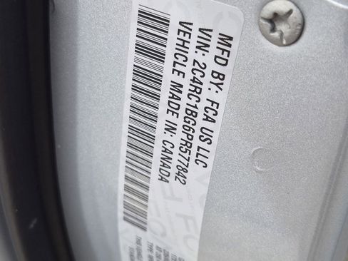 Used 2023 Chrysler Pacifica Touring-L FWD image 27