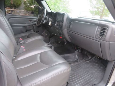 Used 2006 Chevrolet Silverado 2500 W/T w/ Heavy-Duty Power Package RWD image 35