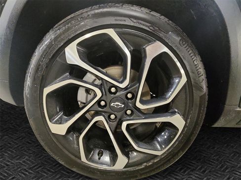 Certified 2025 Chevrolet Trax RS w/ Driver Confidence Package image 11