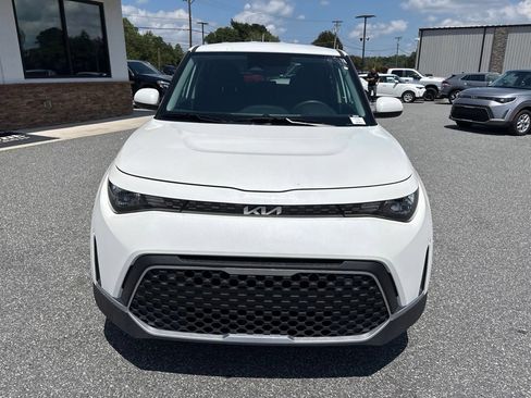 Used 2025 Kia Soul LX w/ LX Technology Package FWD image 11