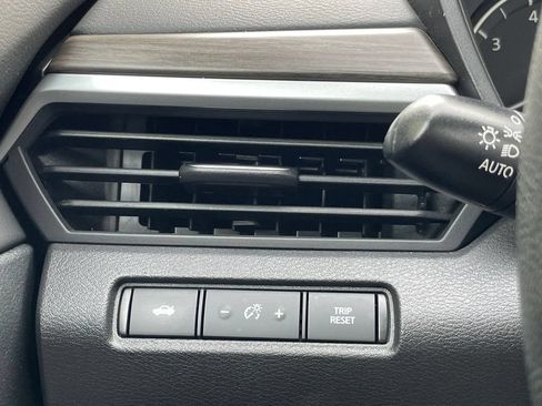 Used 2025 Nissan Altima 2.5 SV FWD image 13