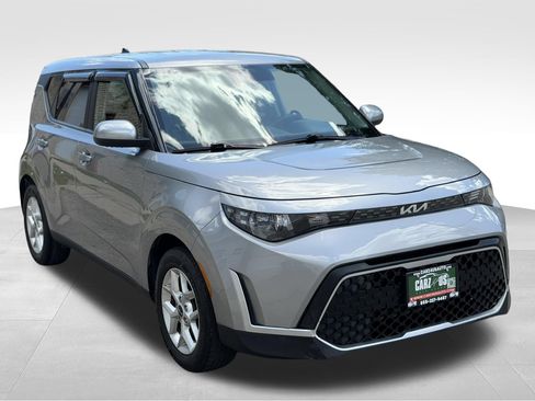 Used 2023 Kia Soul LX w/ LX Technology Package FWD image 3