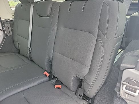 Used 2018 Jeep Wrangler Unlimited Sahara AWD/4WD image 16